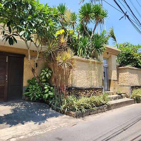 Villa Nesanur - Comfortable & Spacious Beachside Sanur Extérieur photo